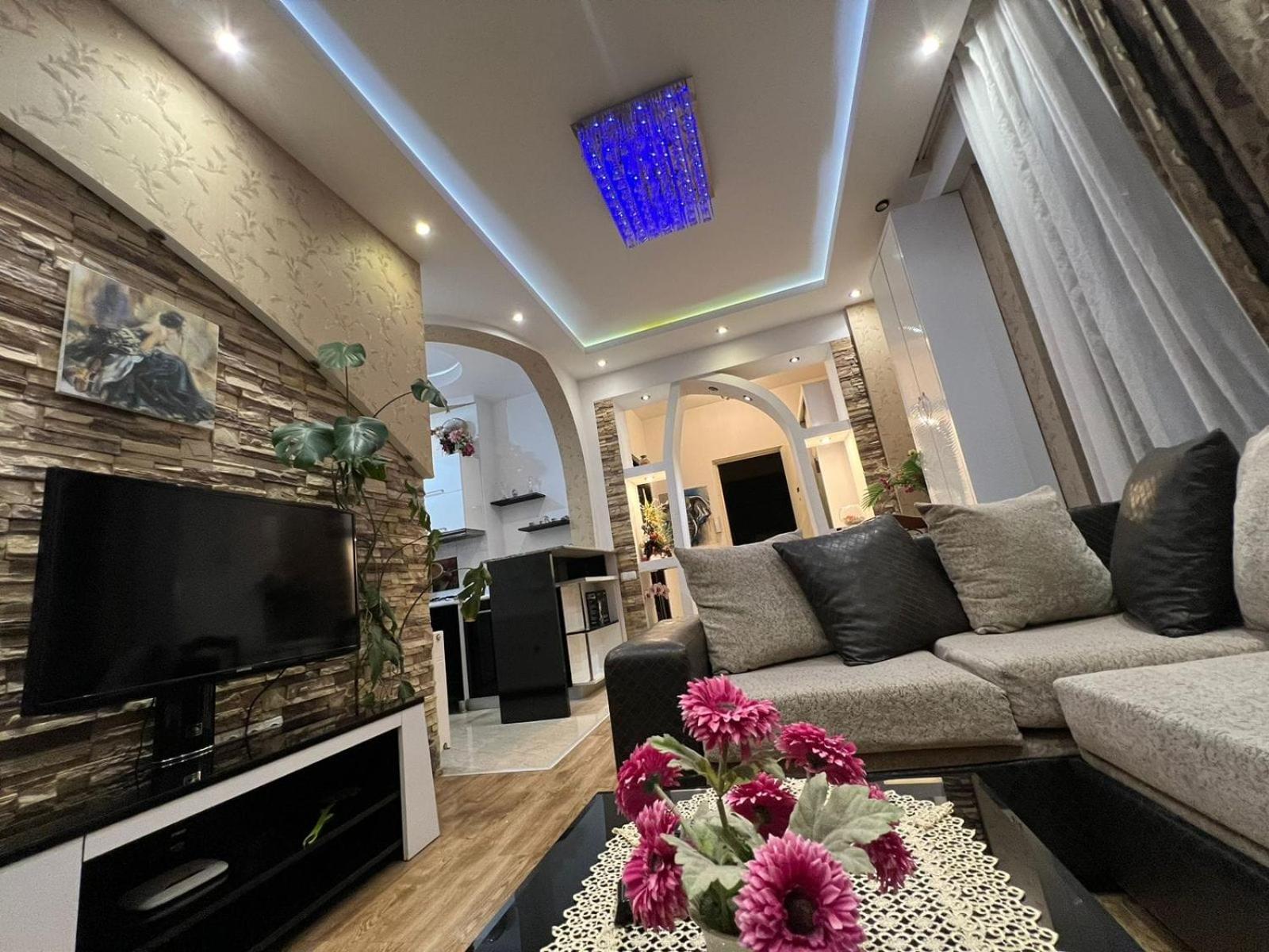 Cozy Apartment In The City Center Mtatsminda Tiflis Dış mekan fotoğraf