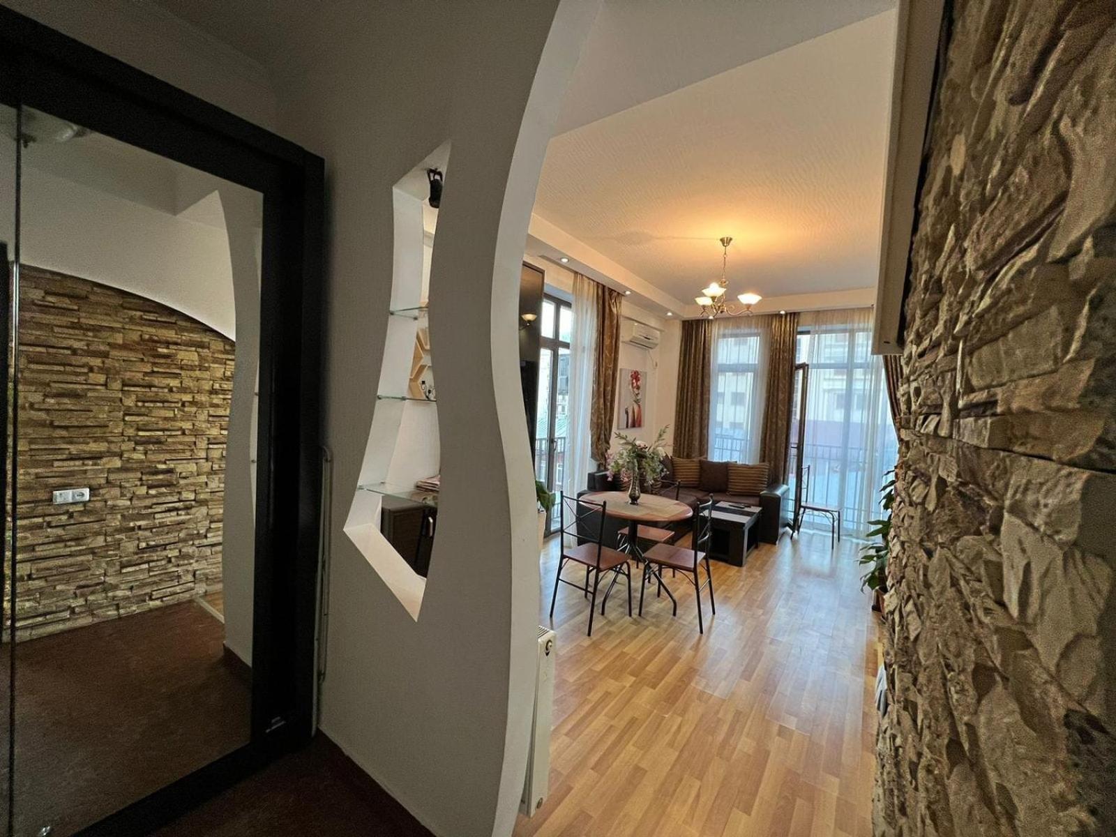 Cozy Apartment In The City Center Mtatsminda Tiflis Dış mekan fotoğraf