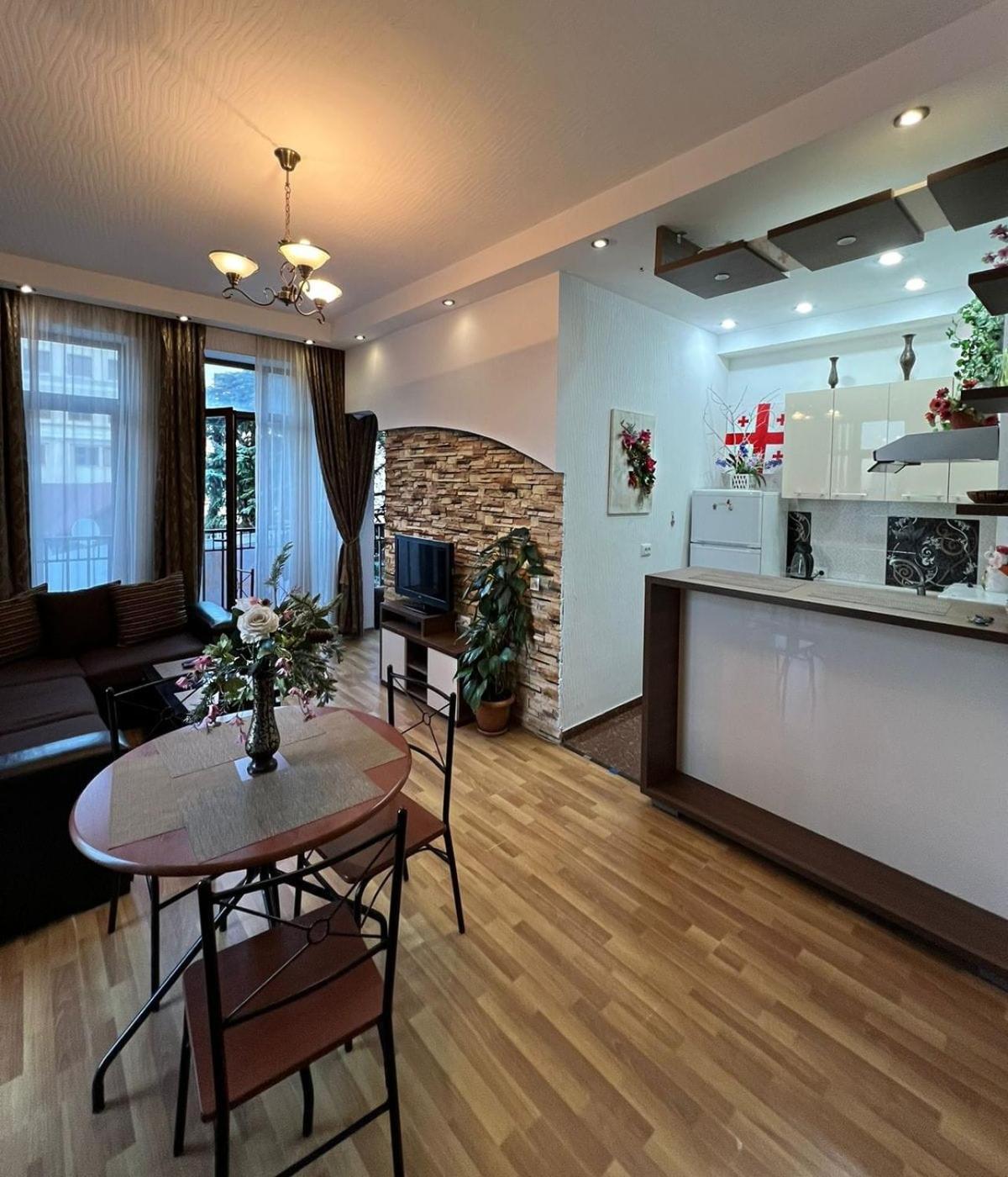 Cozy Apartment In The City Center Mtatsminda Tiflis Dış mekan fotoğraf