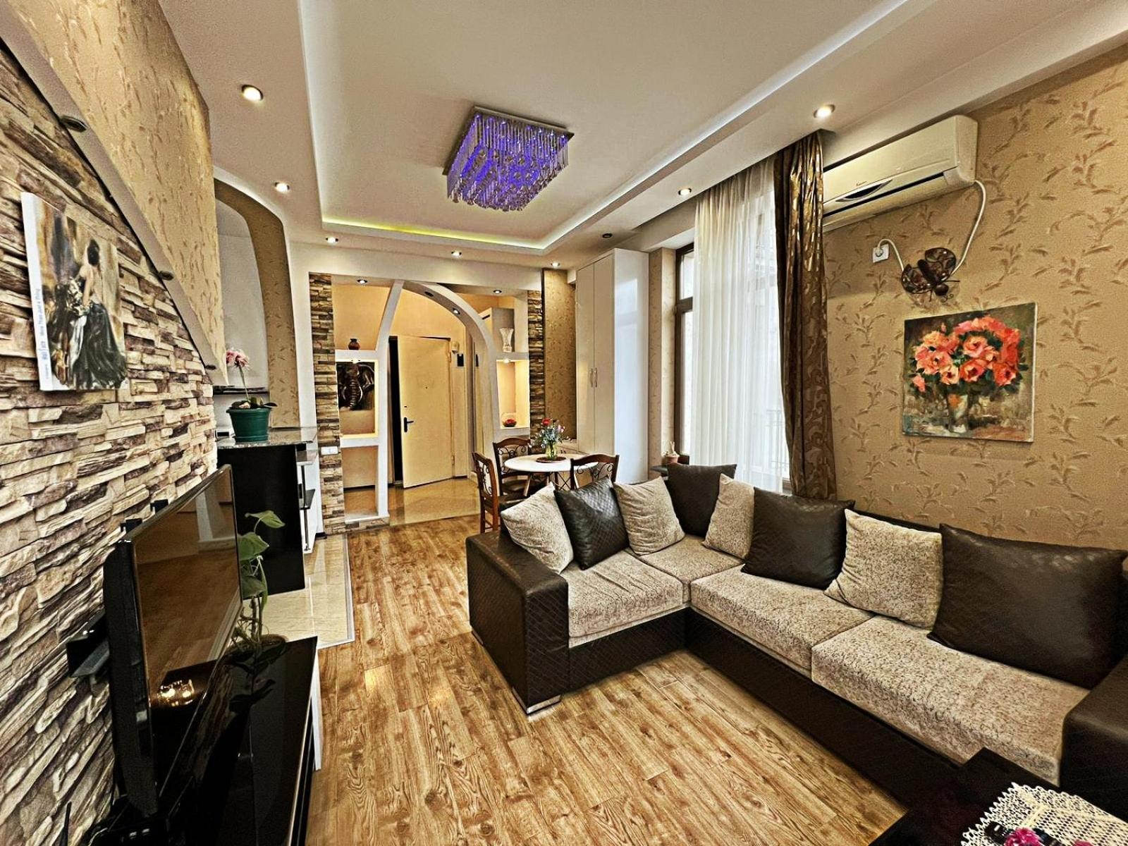 Cozy Apartment In The City Center Mtatsminda Tiflis Dış mekan fotoğraf