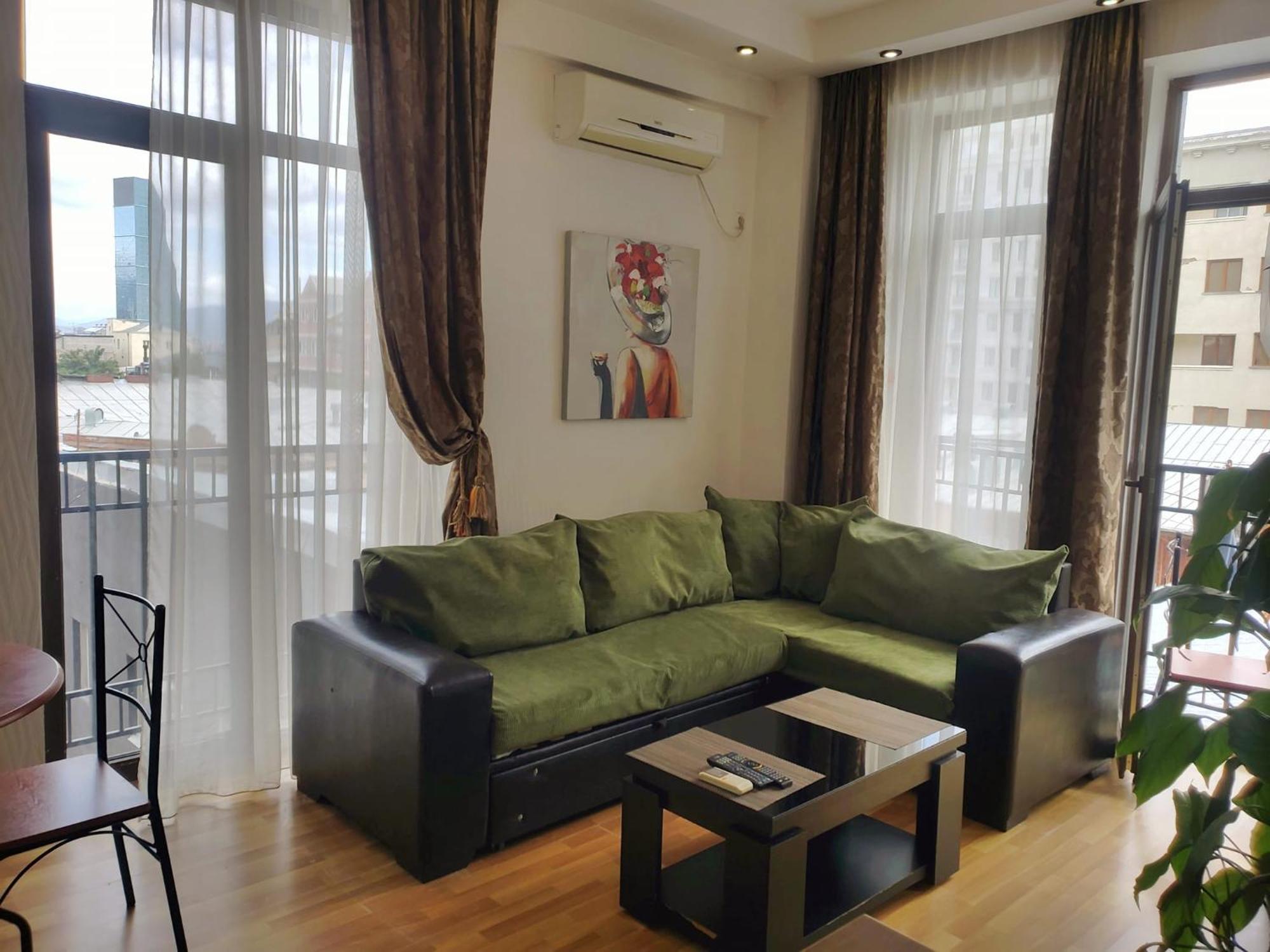 Cozy Apartment In The City Center Mtatsminda Tiflis Dış mekan fotoğraf