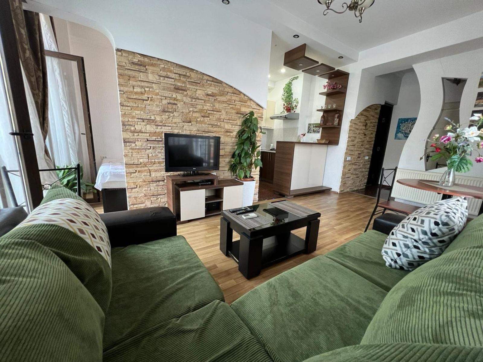 Cozy Apartment In The City Center Mtatsminda Tiflis Dış mekan fotoğraf