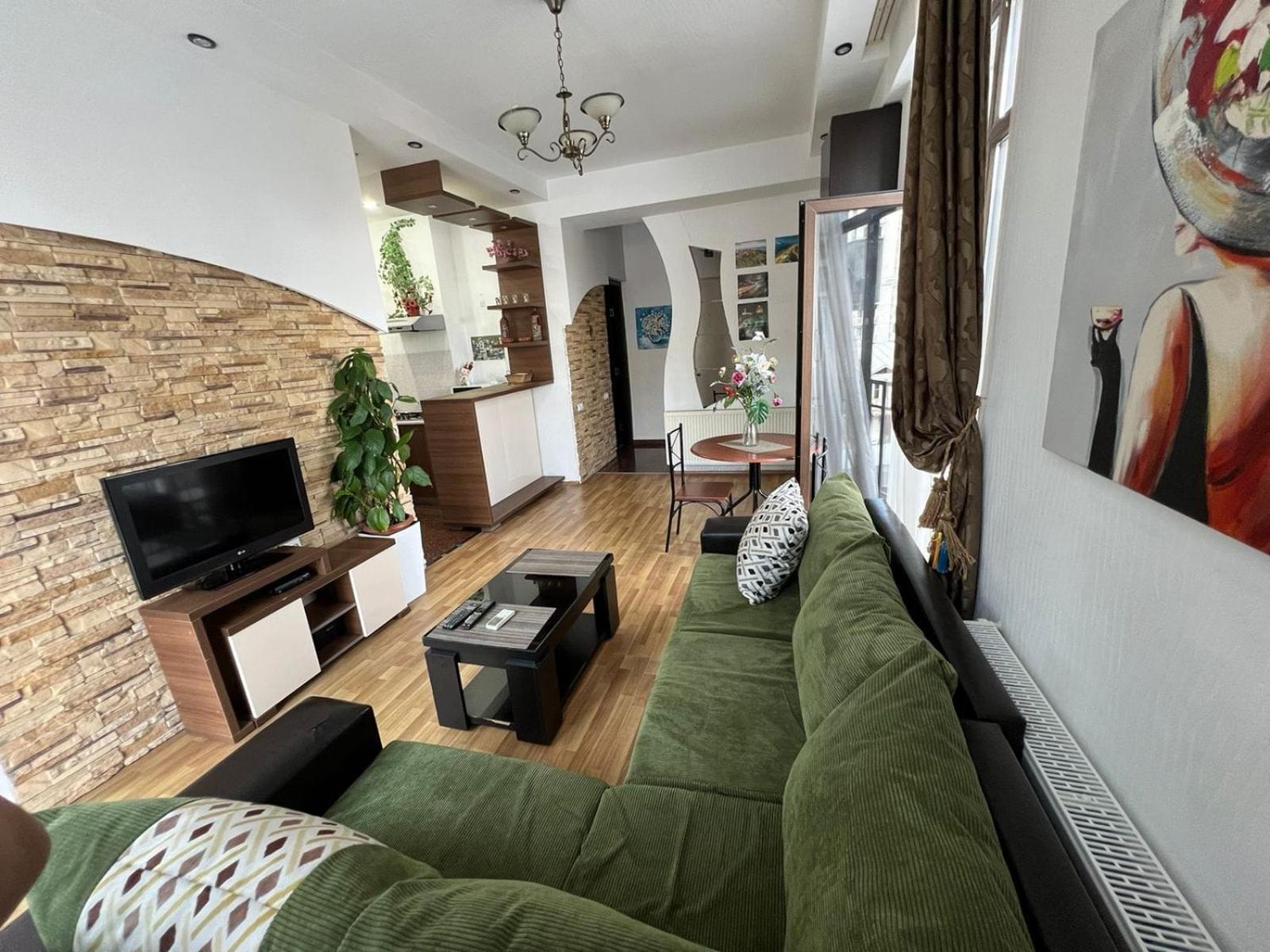 Cozy Apartment In The City Center Mtatsminda Tiflis Dış mekan fotoğraf