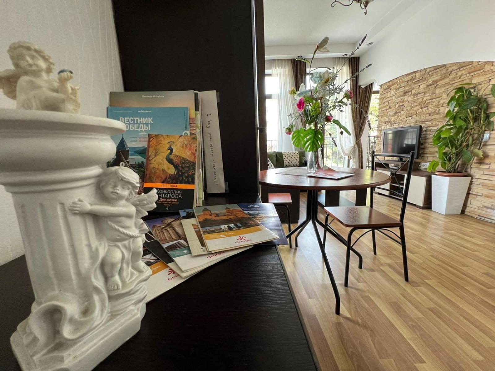 Cozy Apartment In The City Center Mtatsminda Tiflis Dış mekan fotoğraf
