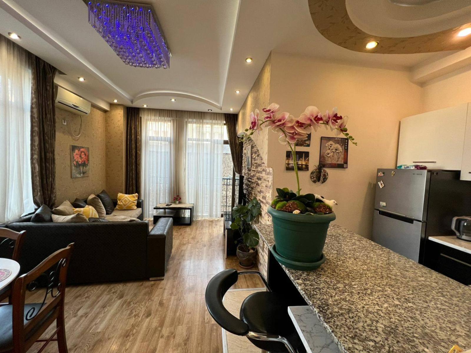 Cozy Apartment In The City Center Mtatsminda Tiflis Dış mekan fotoğraf