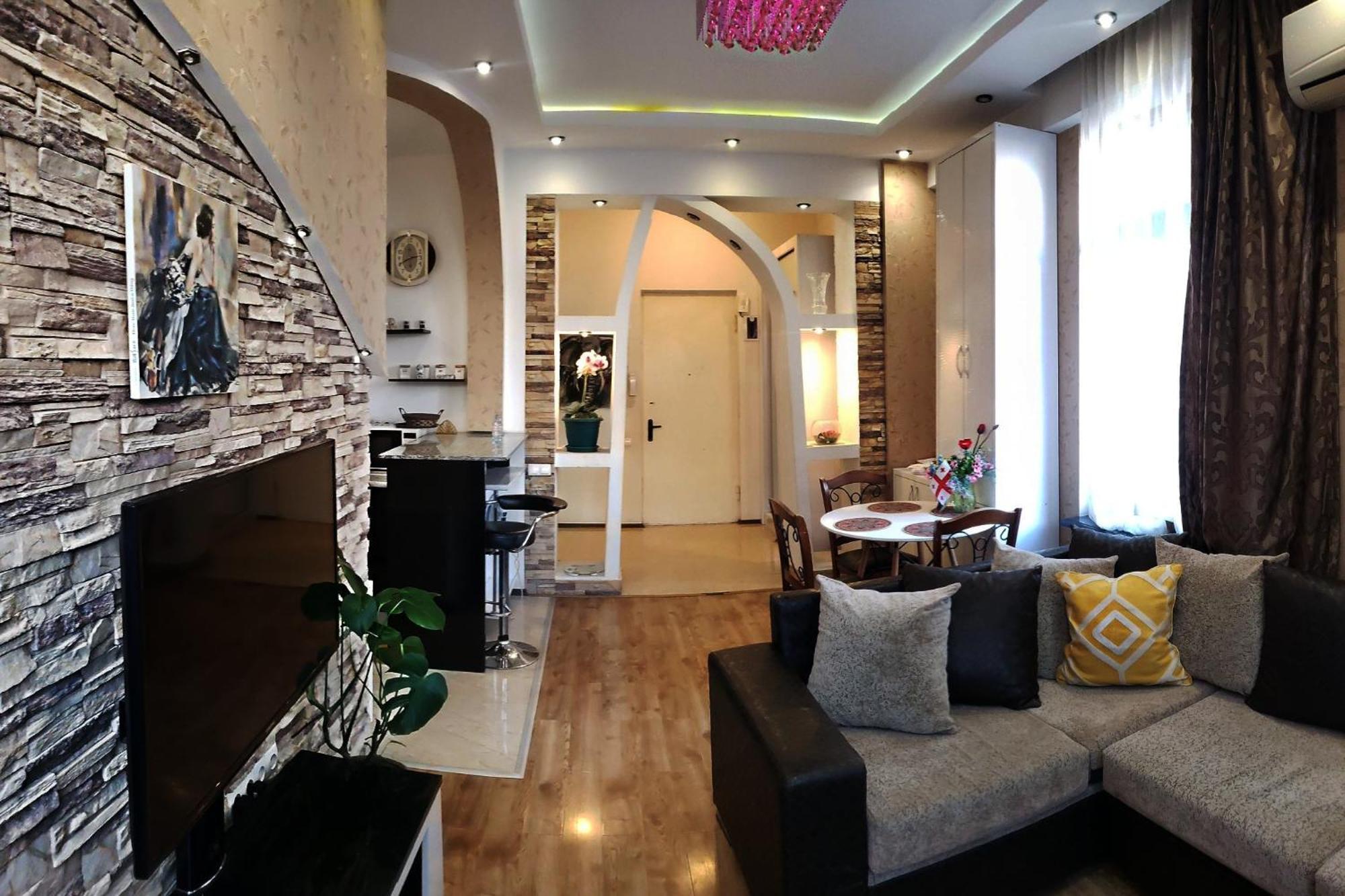 Cozy Apartment In The City Center Mtatsminda Tiflis Dış mekan fotoğraf