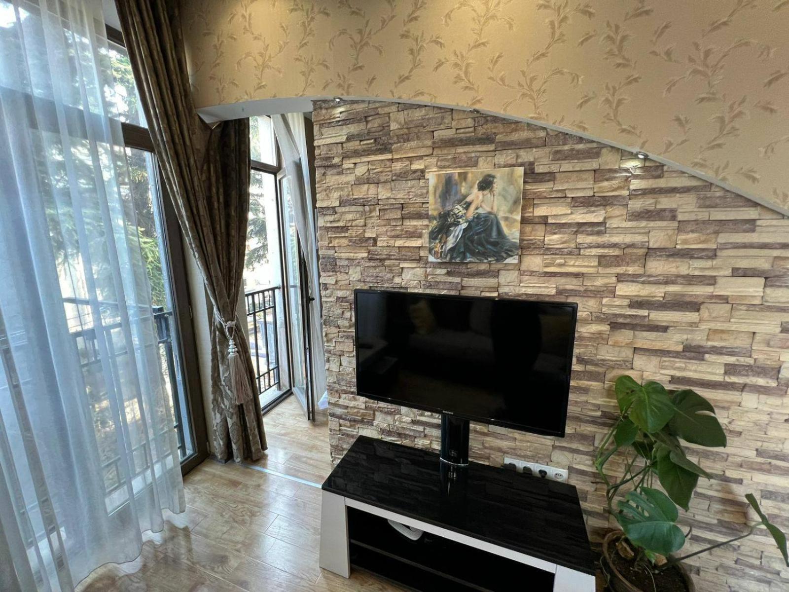 Cozy Apartment In The City Center Mtatsminda Tiflis Dış mekan fotoğraf