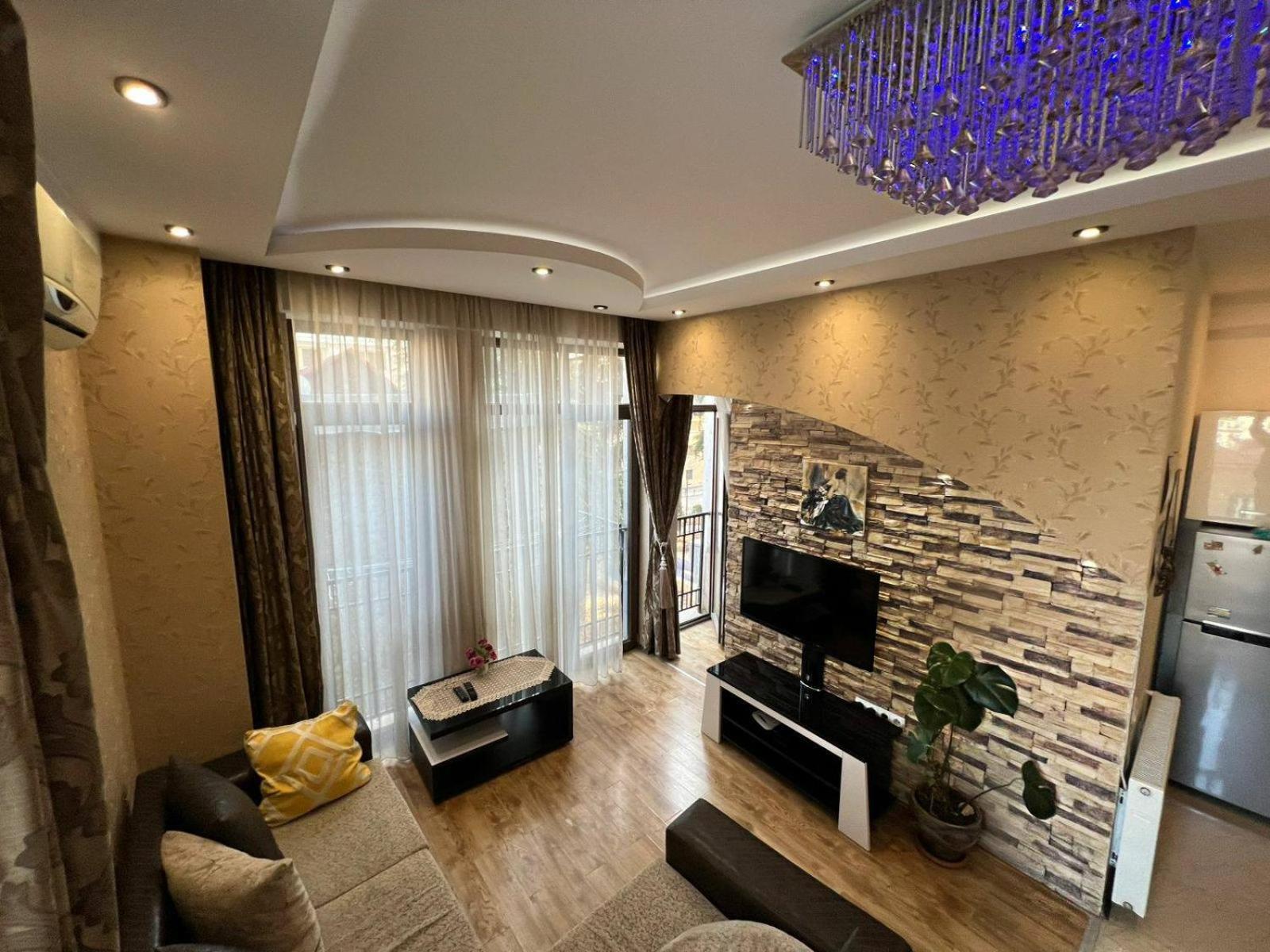 Cozy Apartment In The City Center Mtatsminda Tiflis Dış mekan fotoğraf